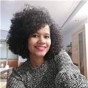 Profesora de matemática, biología, castellano, imparte clases a niños de primaria